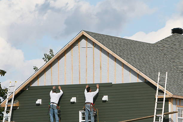 Professional Siding technician working in Dallas, TX